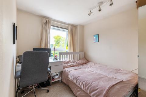 3 bedroom flat to rent, Mayford Road Balham SW12