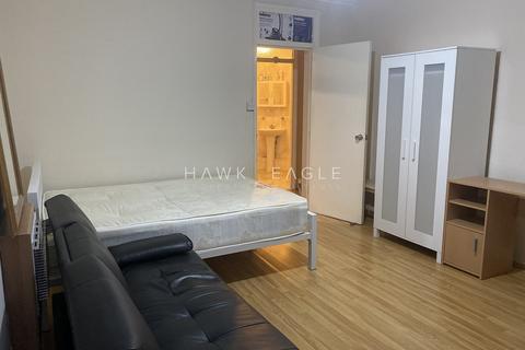 1 bedroom in a flat share to rent, Bow Road, London, Greater London. E3