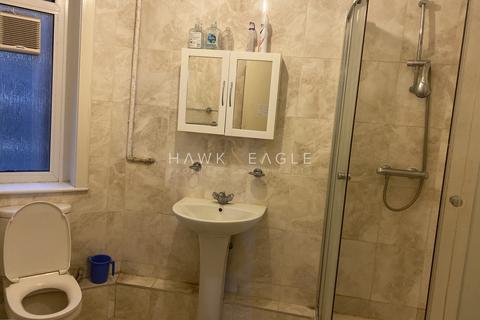 1 bedroom in a flat share to rent, Bow Road, London, Greater London. E3