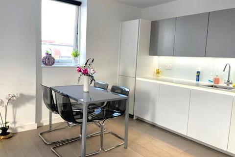 2 bedroom penthouse to rent, Wilkinson Close, Neasden, NW2