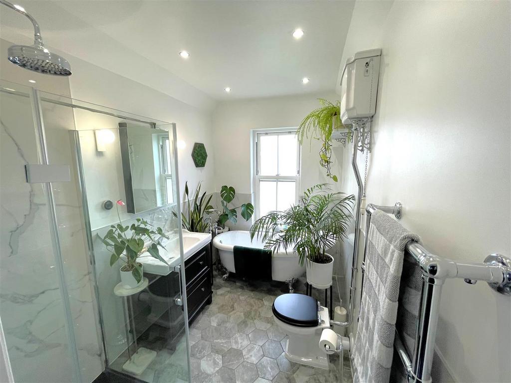 Bathroom.jpg