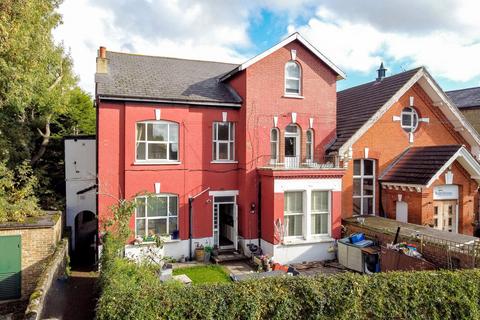 3 bedroom maisonette for sale, Old Road, Hither Green , London, SE13