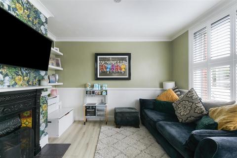7 Albert Road, Merstham, Redhill, RH1 3LU