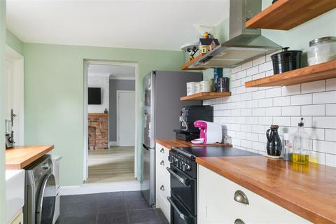 7 Albert Road, Merstham, Redhill, RH1 3LU