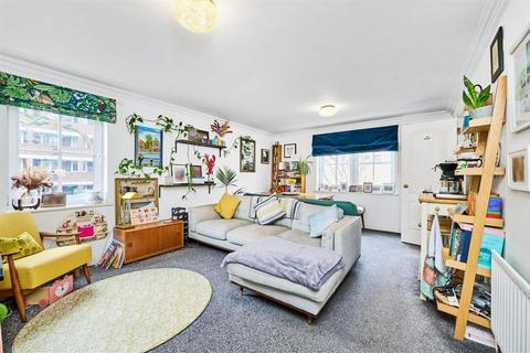 2 bedroom flat for sale, Bedser Close, London SE11