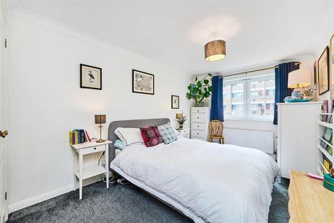 2 bedroom flat for sale, Bedser Close, London SE11