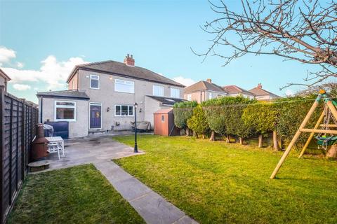 4 bedroom semi-detached house for sale, Wynmore Drive, Huddersfield. HD3