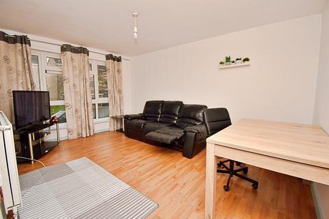 1 bedroom flat for sale, Wyemead Crescent, Chingford , London. E4 6HN