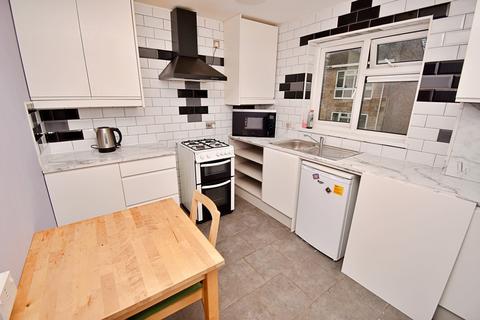 1 bedroom flat for sale, Wyemead Crescent, Chingford , London. E4 6HN