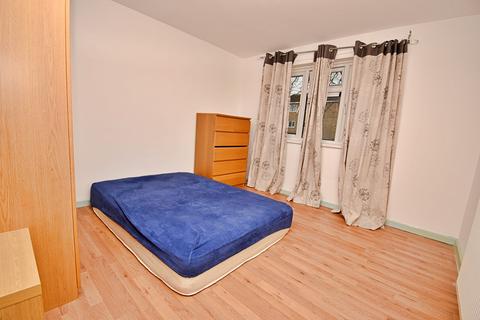 1 bedroom flat for sale, Wyemead Crescent, Chingford , London. E4 6HN