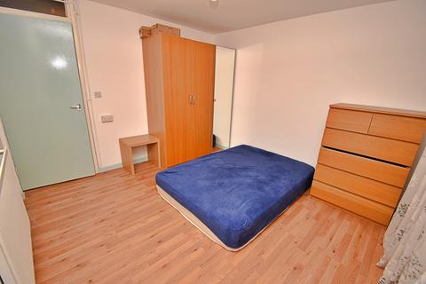 1 bedroom flat for sale, Wyemead Crescent, Chingford , London. E4 6HN