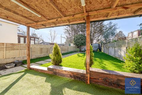 2 bedroom semi-detached bungalow for sale, Playfield Avenue, Collier Row, RM5