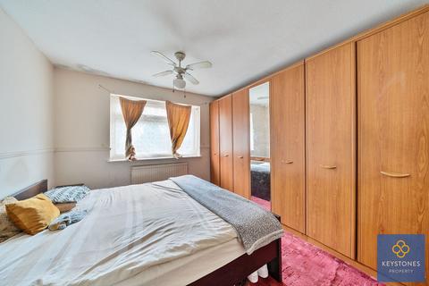 112 Neave Crescent, Romford, RM3 8JH