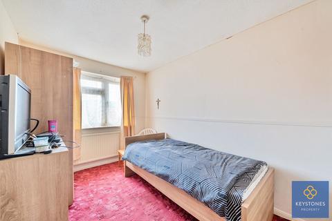 112 Neave Crescent, Romford, RM3 8JH