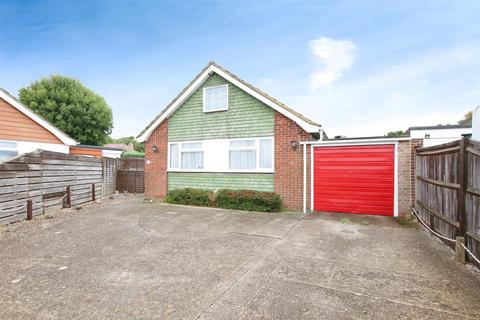 2 bedroom detached bungalow for sale, Vine Close, Sarisbury Green, Southampton