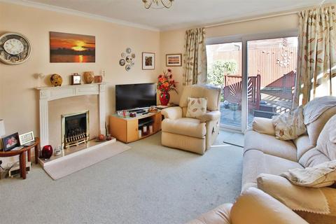 2 bedroom detached bungalow for sale, Vine Close, Sarisbury Green, Southampton