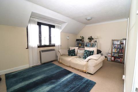 2 bedroom flat for sale, Cooden Drive, Bexhill-on-Sea, TN39