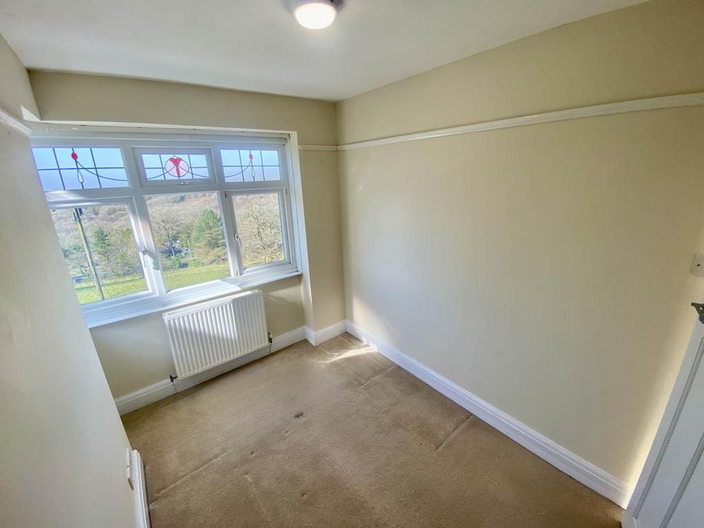 Small bedroom front