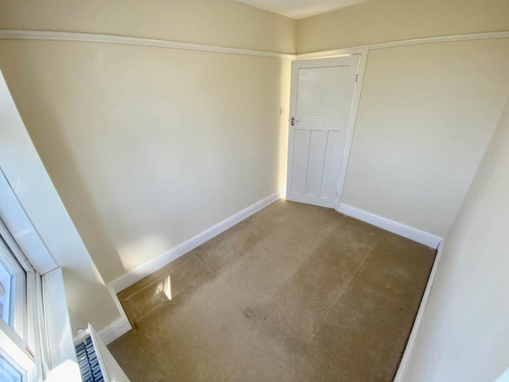 Small bedroom front