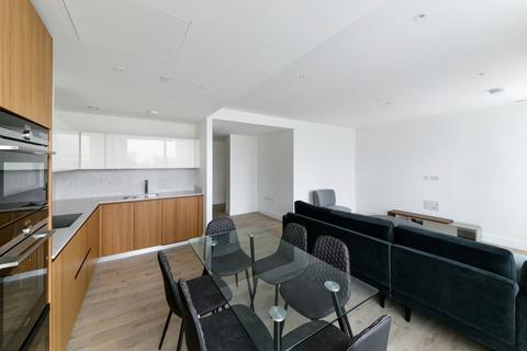 3 bedroom flat to rent, Goodman's Field, Piazza Walk, Aldgate East, London, E1