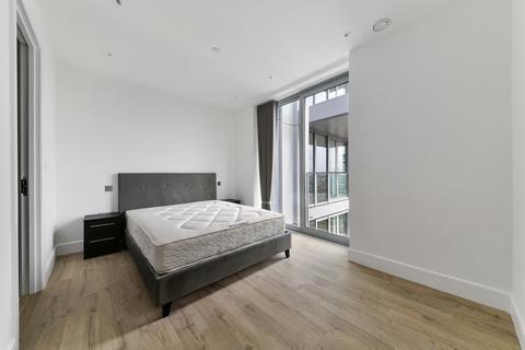 3 bedroom flat to rent, Goodman's Field, Piazza Walk, Aldgate East, London, E1