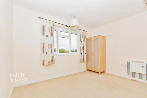 2 bedroom apartment to rent, Oak Ridge Dorking RH4