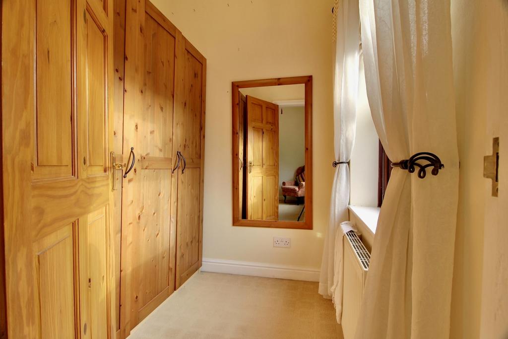 Dressing Room to Bedroom 1