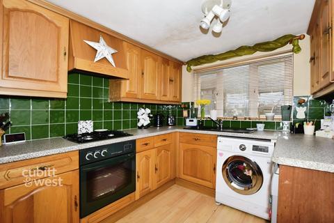 3 bedroom terraced house to rent, Glovers Road Reigate RH2