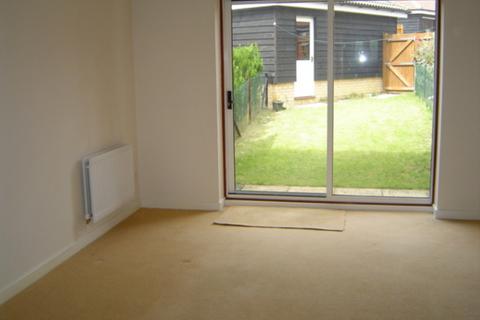 2 bedroom terraced house to rent, Nightingale Close, Stowmarket IP14