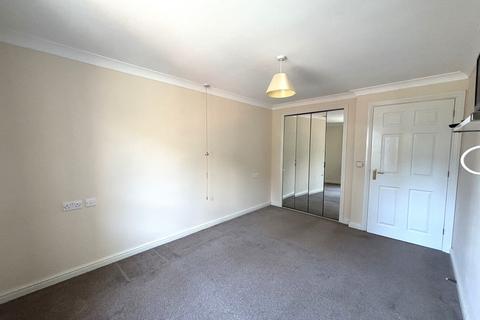 1 bedroom apartment to rent, Pinetree Court