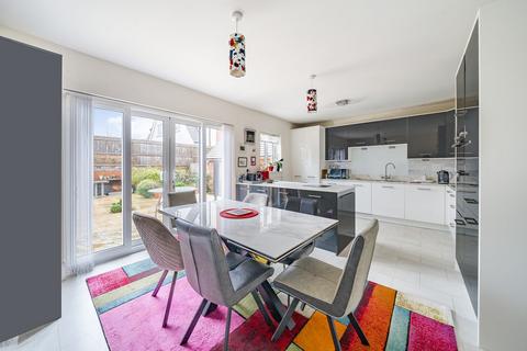 4 bedroom detached house for sale, Kestrel Way, Dawlish, EX7 0FY