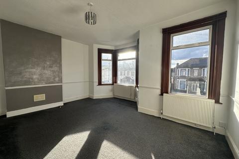 2 bedroom flat to rent, Kingswood Road Ilford Essex