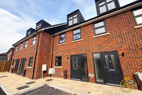 3 bedroom terraced house to rent, Carpenter Close , Southsea