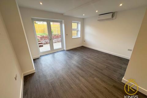 3 bedroom terraced house to rent, Carpenter Close , Southsea