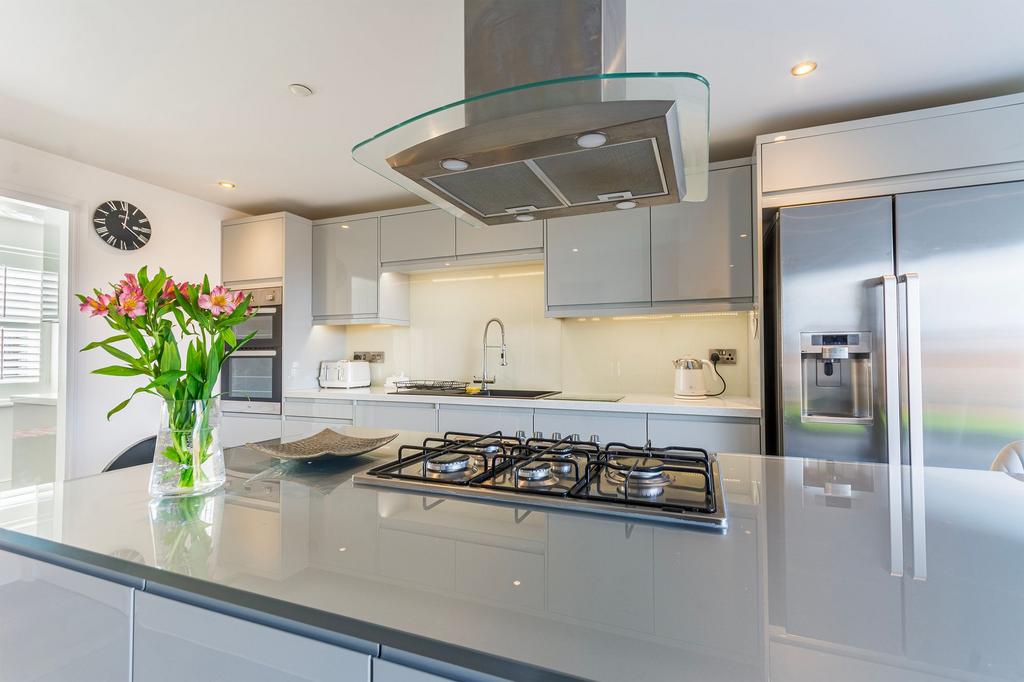 Open plan kitchen &amp; dining room