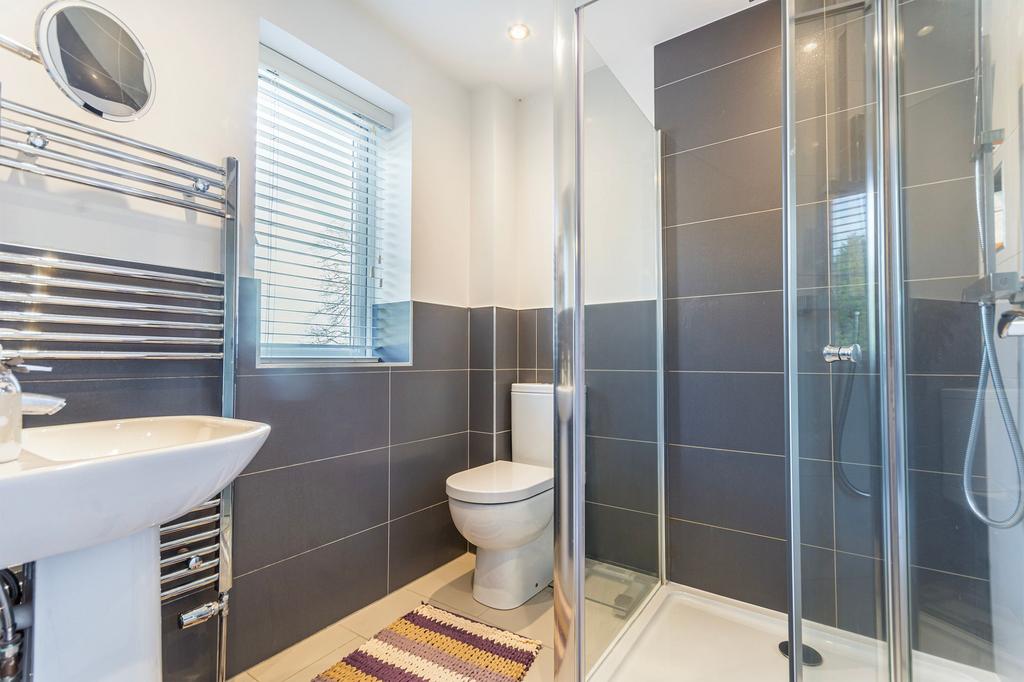 En-suite to principal