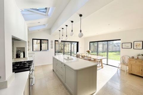 67 Greenways, Esher, KT10 0QJ