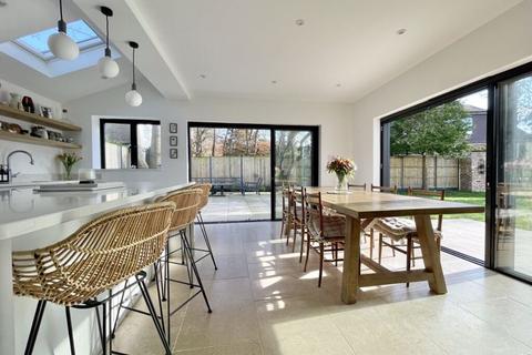 67 Greenways, Esher, KT10 0QJ