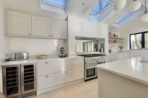 67 Greenways, Esher, KT10 0QJ
