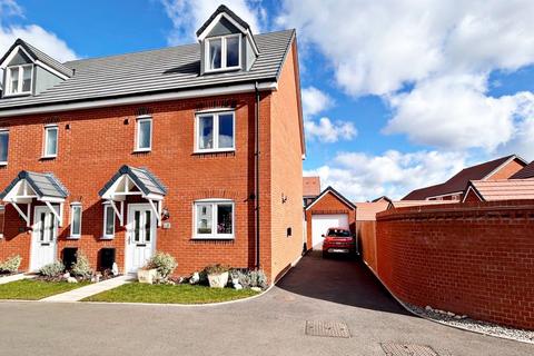 4 bedroom semi-detached house for sale, Jubileum Crescent, Pershore