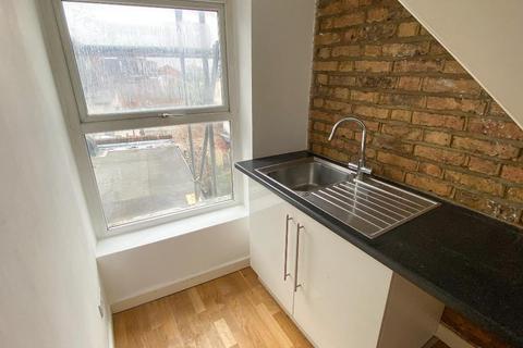 2 bedroom flat to rent, Childs Hill, London NW2