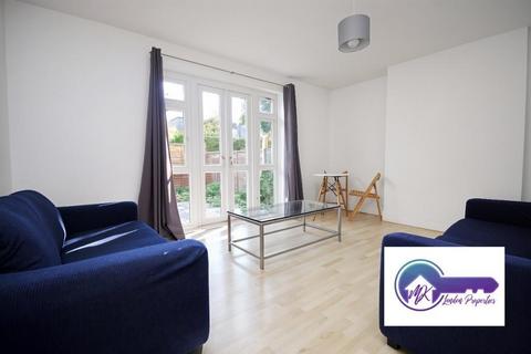 3 bedroom flat to rent, London N1