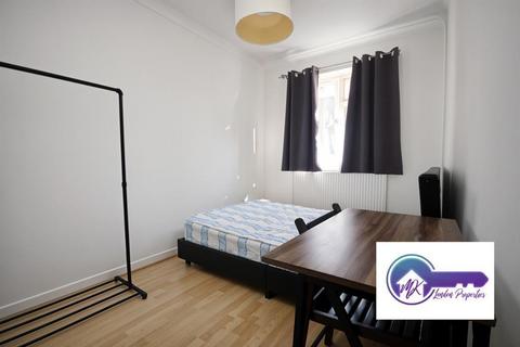 3 bedroom flat to rent, London N1