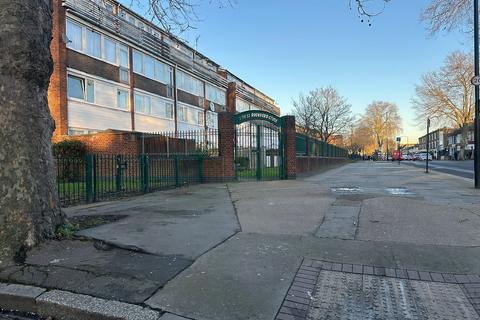 3 bedroom maisonette for sale, Rochford Close, London, E6