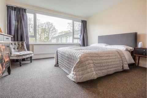 2 bedroom apartment to rent, Eaton Court, Boxgrove Avenue, Guildford