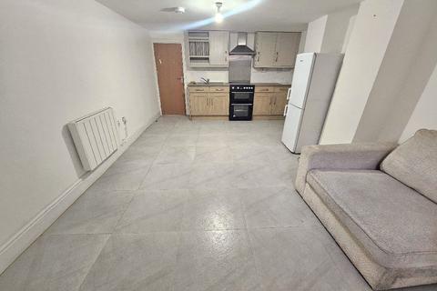 2 bedroom flat to rent, Stockport Road, Levenshulme, Manchester, M19