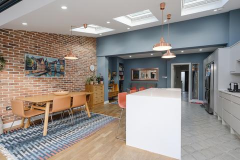 67 The Quadrant, London, SW20 8SW