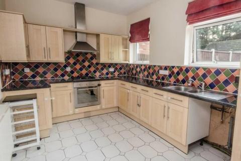 3 bedroom terraced house to rent, Central Avenue, Ellesmere Port CH65