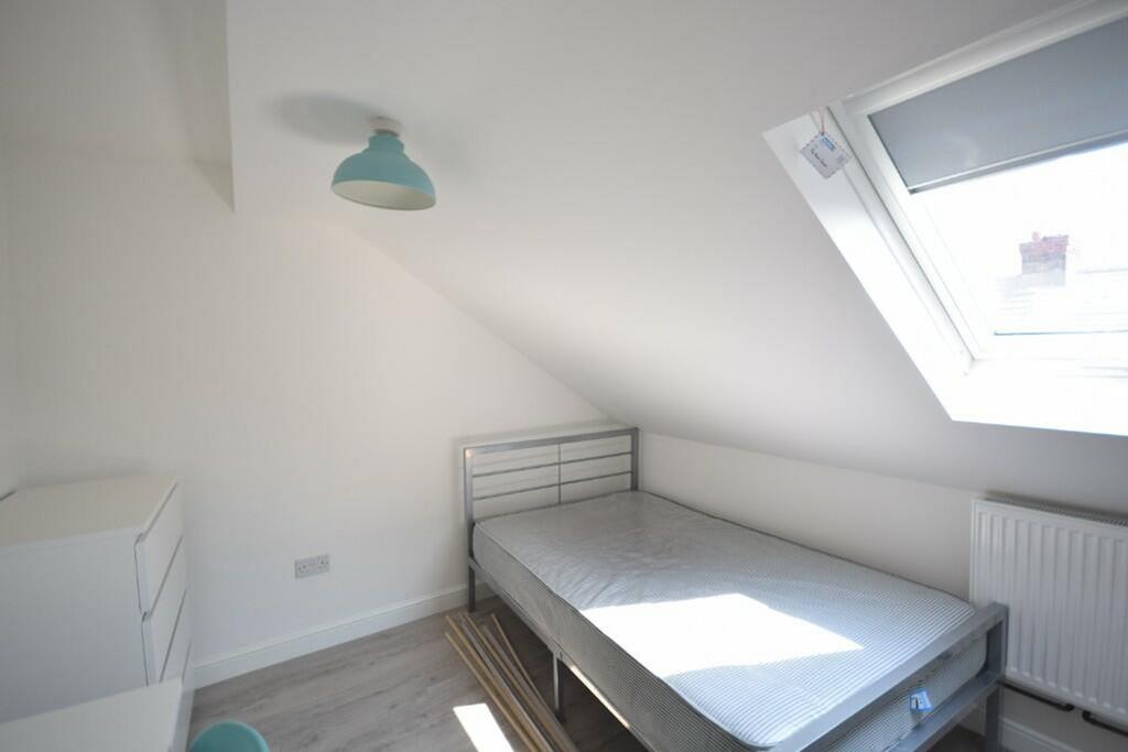 A bright and airy double bedroom with a spaciou...