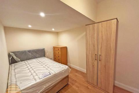 3 bedroom house to rent, Henbury Street, Manchester M14